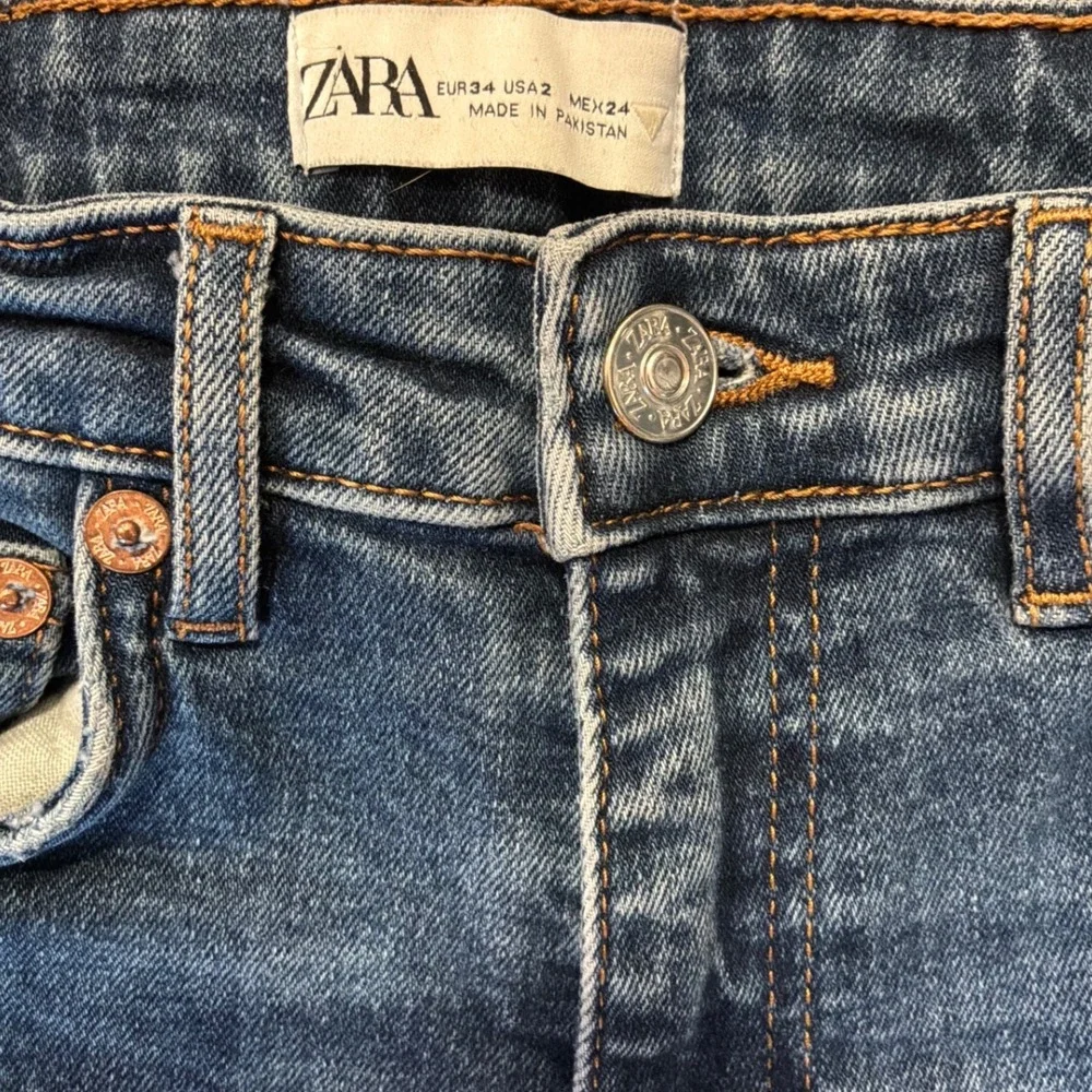 Zara‎ High Rise Skinny Jeans Blue Medium Wash Side Slit Hem Size 2 US 34 EUR